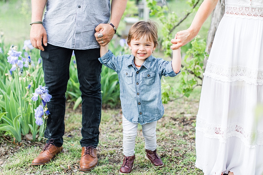 Spring Hill Country Engagement session with kid in Medina Texas 0004