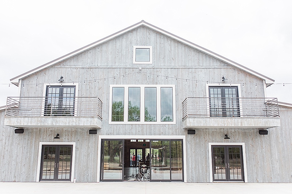 The Barn at Swallows Eve Wedding venue Photos by Allison Jeffers Photography 0014