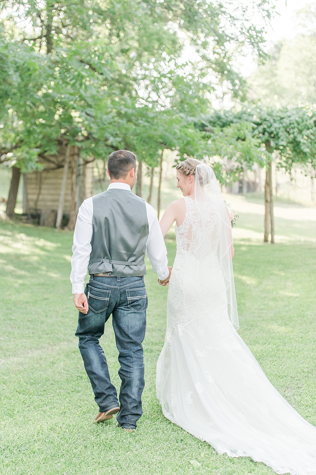 A fun summer wedding at Don Strange Ranch in Boerne Texas by Allison Jeffers Photography 0065