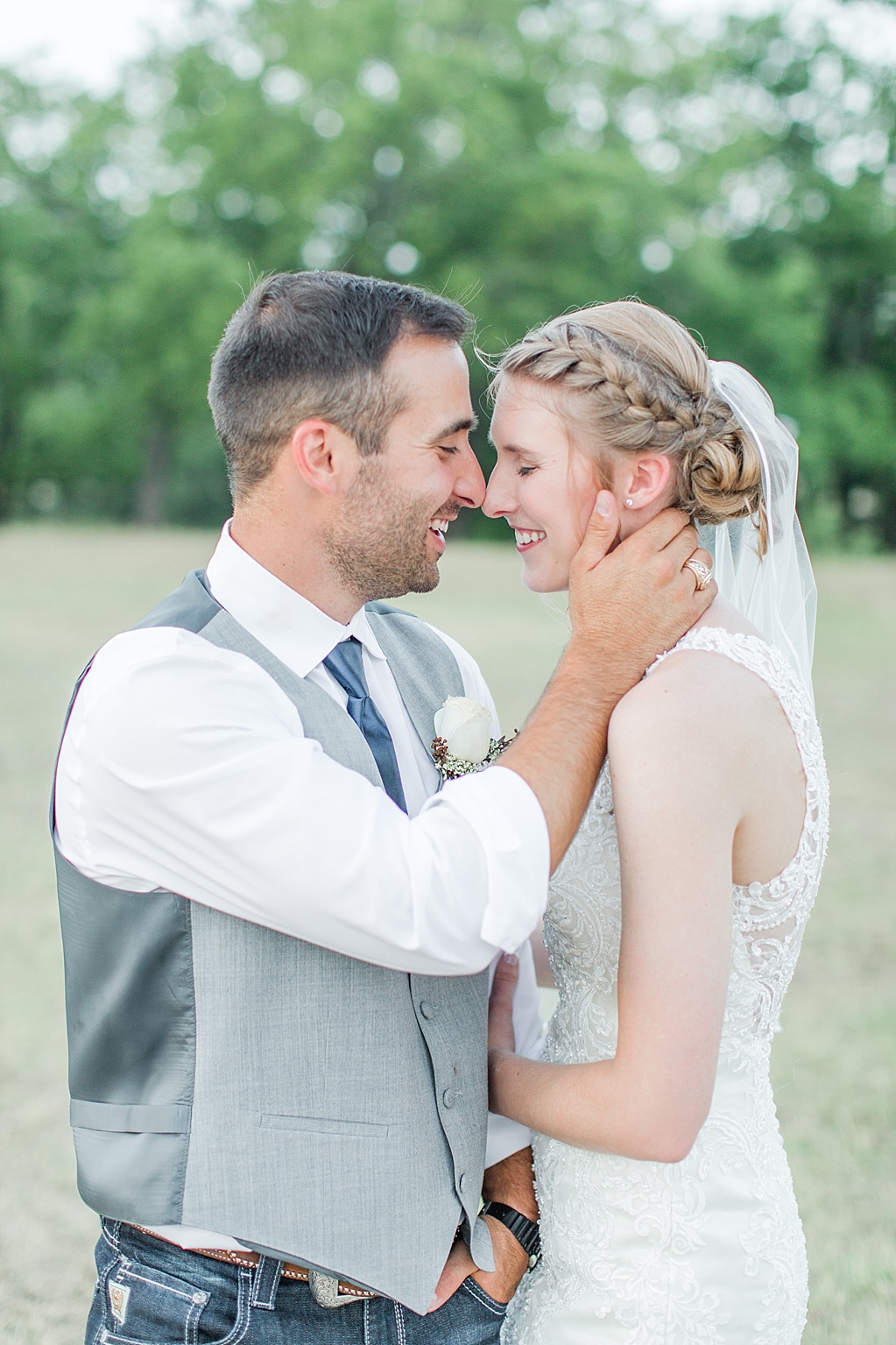 A fun summer wedding at Don Strange Ranch in Boerne Texas by Allison Jeffers Photography 0089