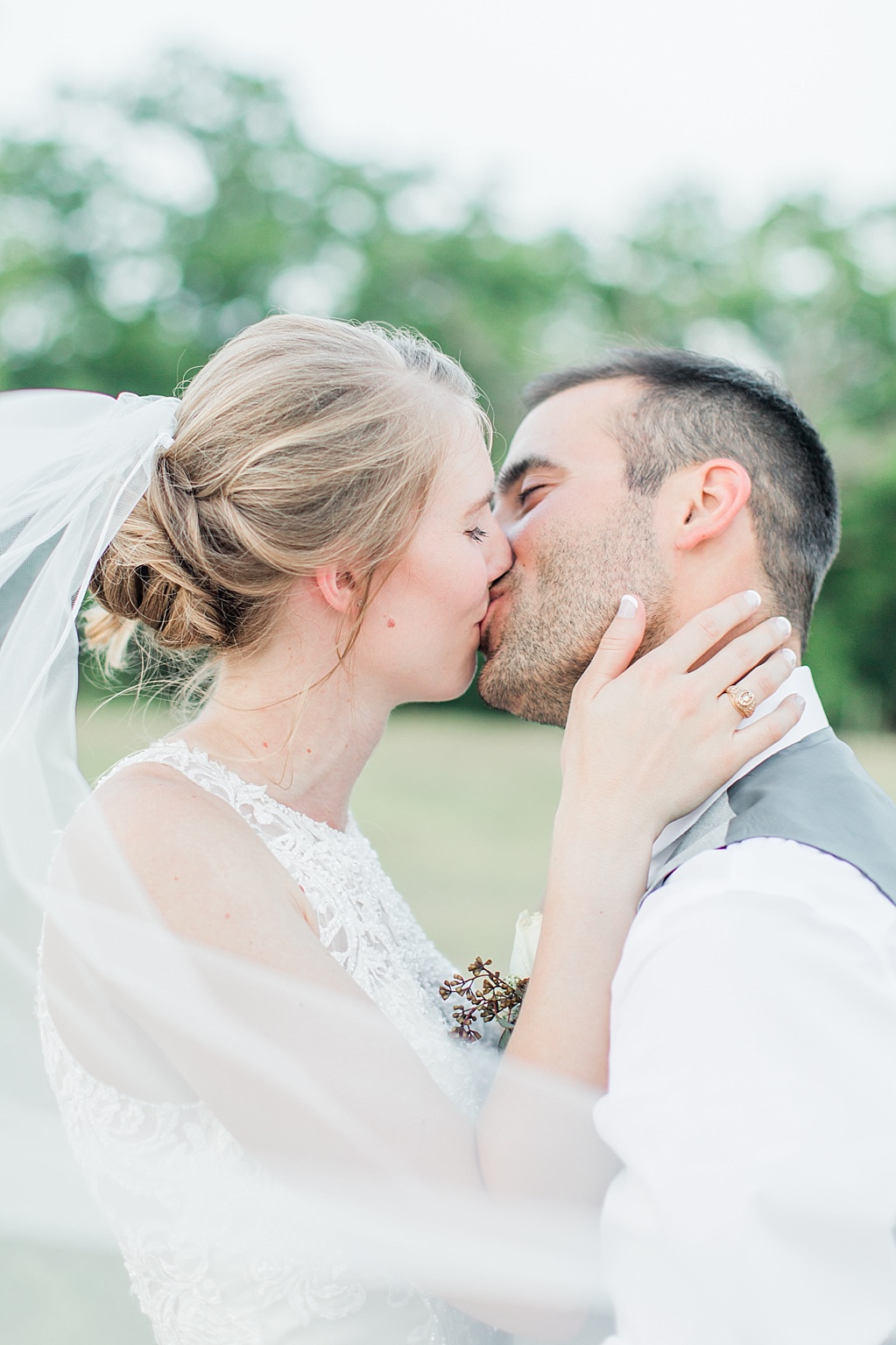 A fun summer wedding at Don Strange Ranch in Boerne Texas by Allison Jeffers Photography 0097