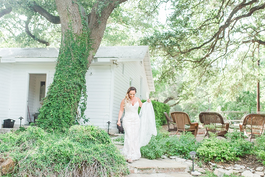 An Intimate Wedding at Gruene Estate Wedding Venue in New Braunfels, Texas by Allison Jeffers Photography 0014