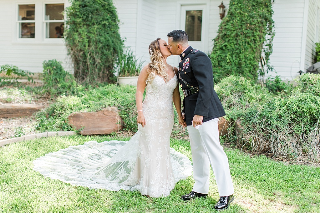 An Intimate Wedding at Gruene Estate Wedding Venue in New Braunfels, Texas by Allison Jeffers Photography 0024