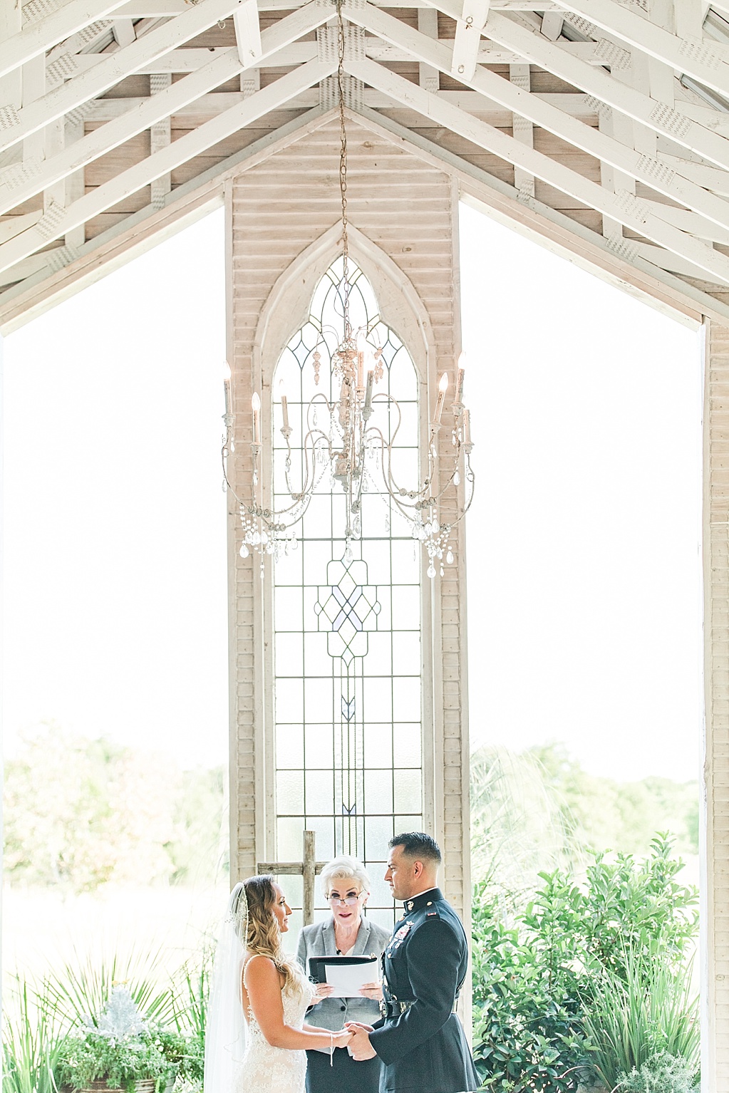 An Intimate Wedding at Gruene Estate Wedding Venue in New Braunfels, Texas by Allison Jeffers Photography 0037