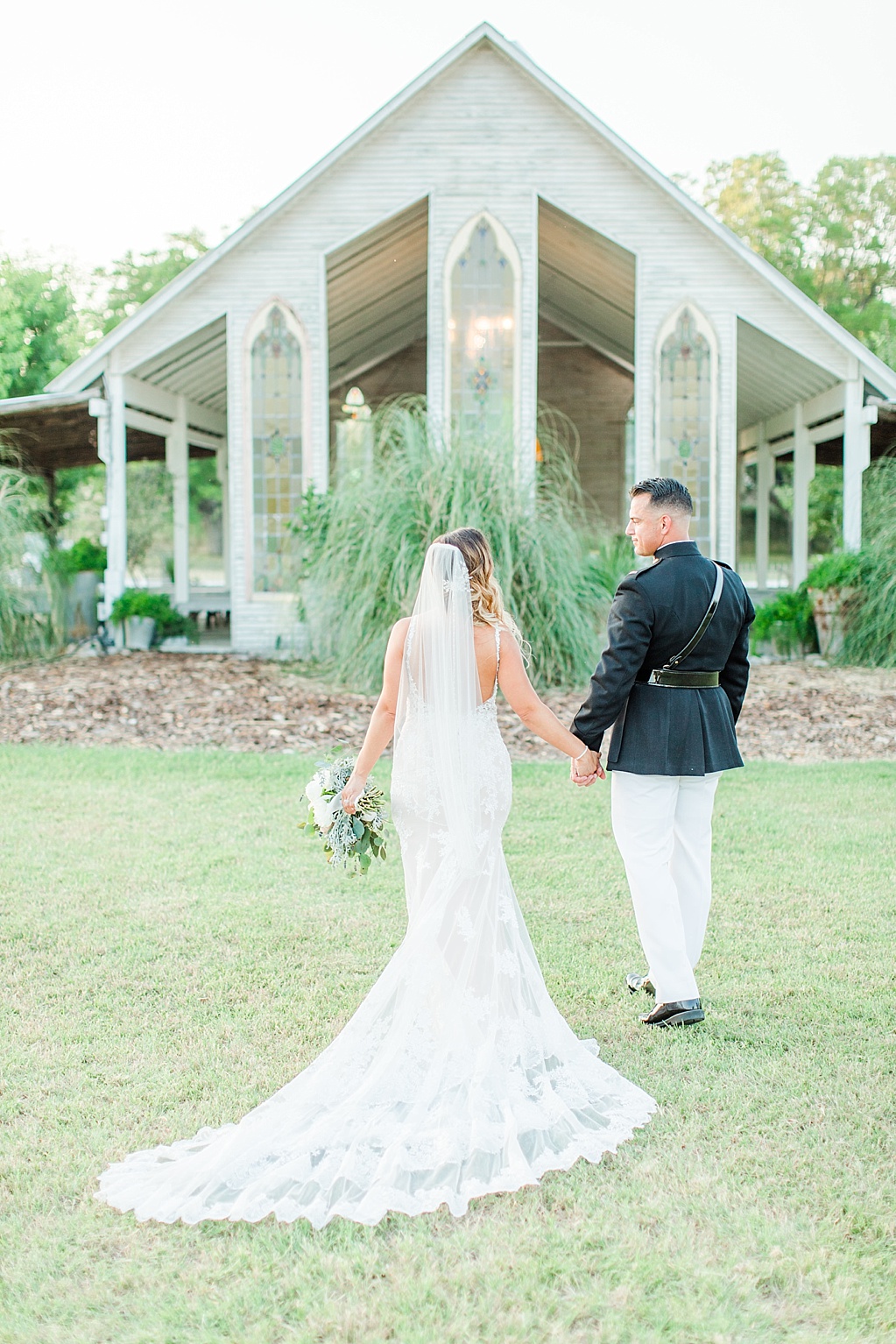 An Intimate Wedding at Gruene Estate Wedding Venue in New Braunfels, Texas by Allison Jeffers Photography 0070