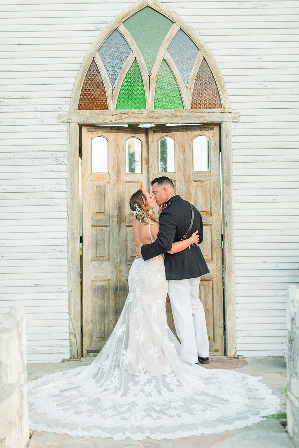 An Intimate Wedding at Gruene Estate Wedding Venue in New Braunfels, Texas by Allison Jeffers Photography 0078