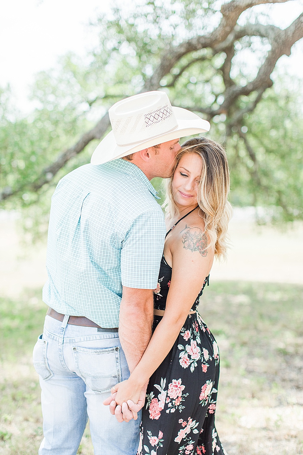 a surprise proposal at 1851 vineyard in Fredericksburg, Texas by Allison Jeffers Wedding Photography 0027