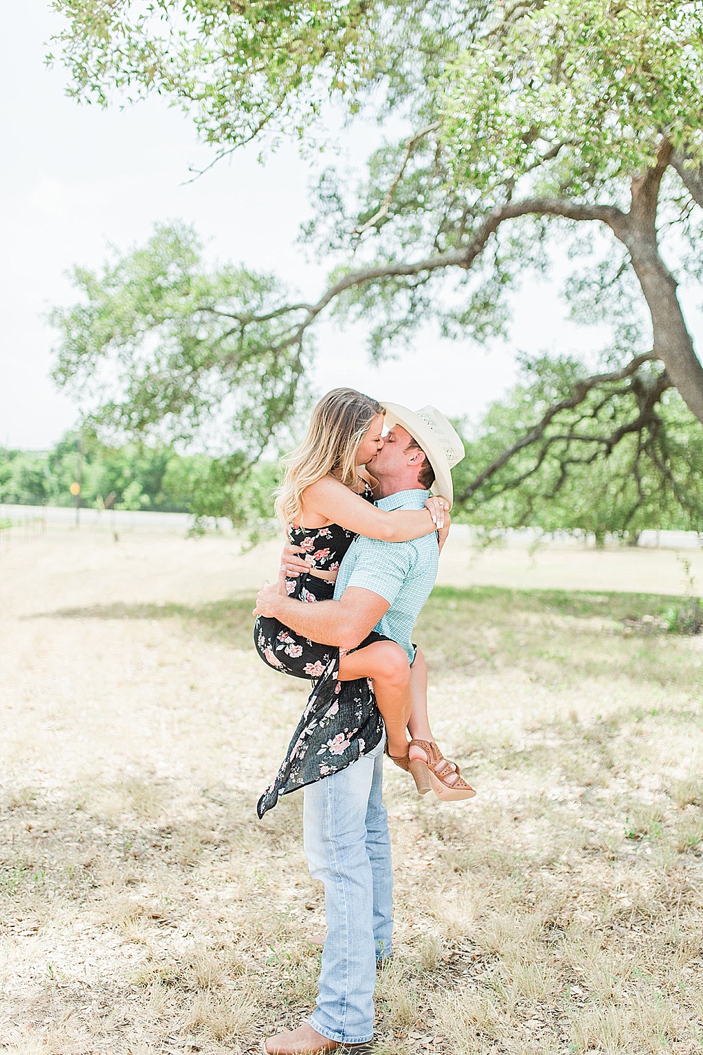 a surprise proposal at 1851 vineyard in Fredericksburg, Texas by Allison Jeffers Wedding Photography 0033