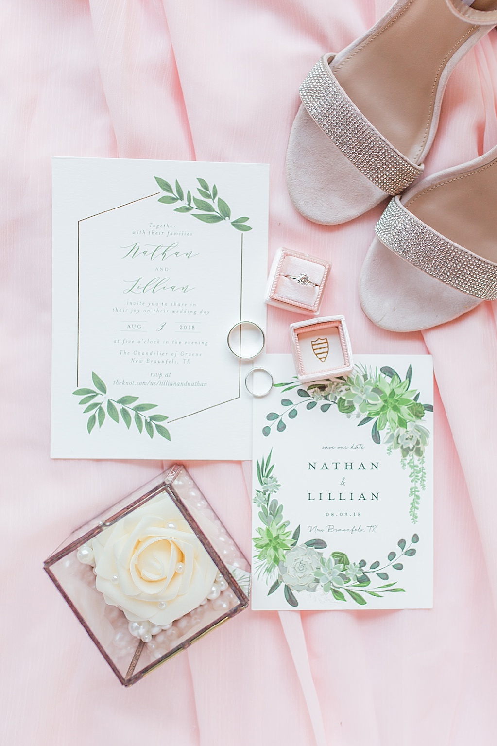 A Blush Vintage Summer Wedding at The Chandelier of Gruene in New Braunfels Texas by Allison Jeffers Photography 0008