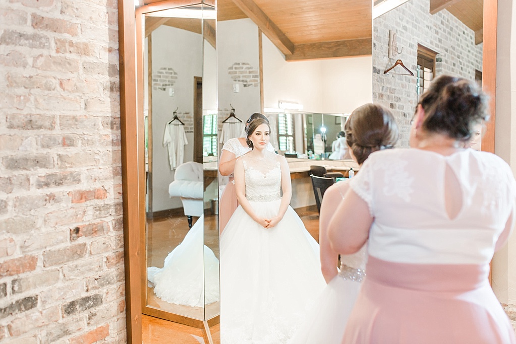 A Blush Vintage Summer Wedding at The Chandelier of Gruene in New Braunfels Texas by Allison Jeffers Photography 0012