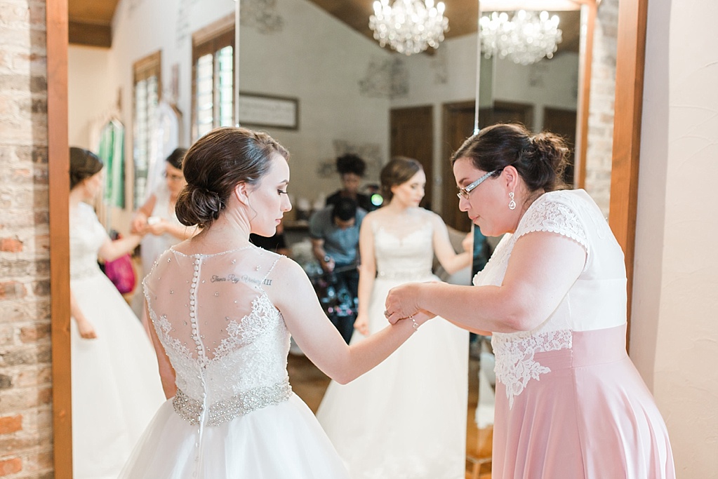 A Blush Vintage Summer Wedding at The Chandelier of Gruene in New Braunfels Texas by Allison Jeffers Photography 0013