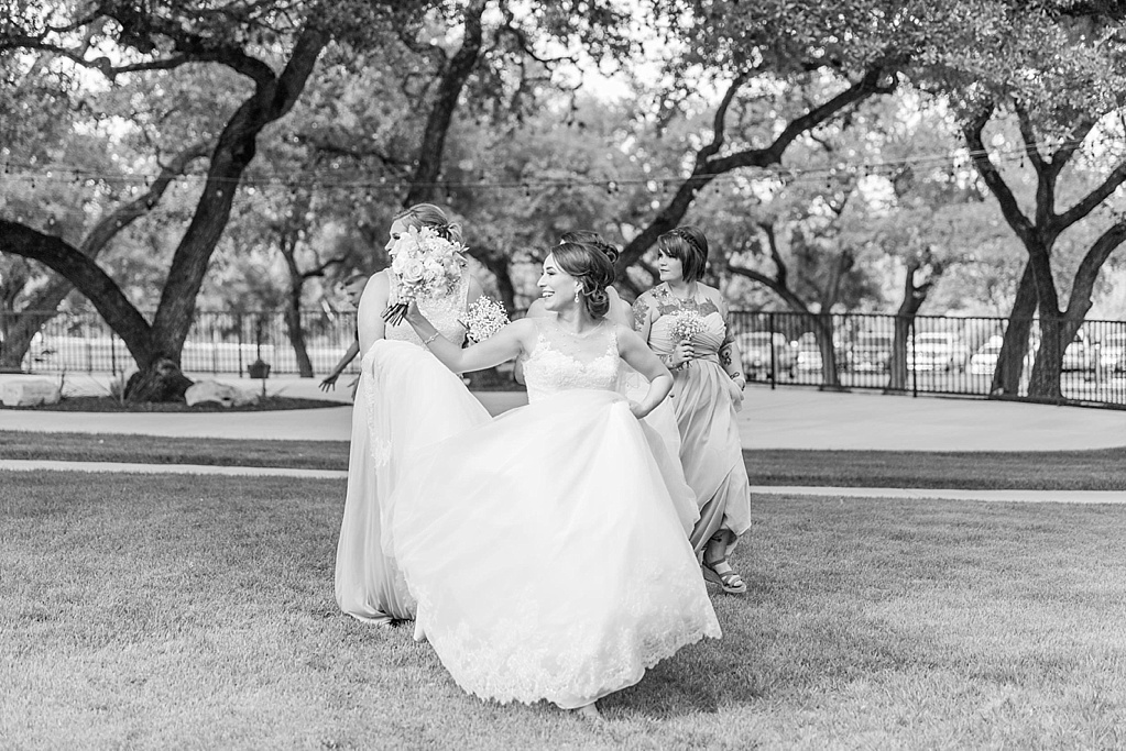 A Blush Vintage Summer Wedding at The Chandelier of Gruene in New Braunfels Texas by Allison Jeffers Photography 0081