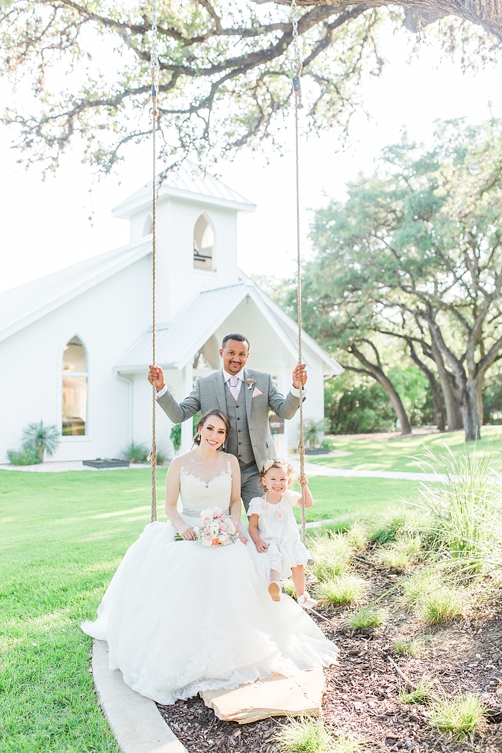 A Blush Vintage Summer Wedding at The Chandelier of Gruene in New Braunfels Texas by Allison Jeffers Photography 0100