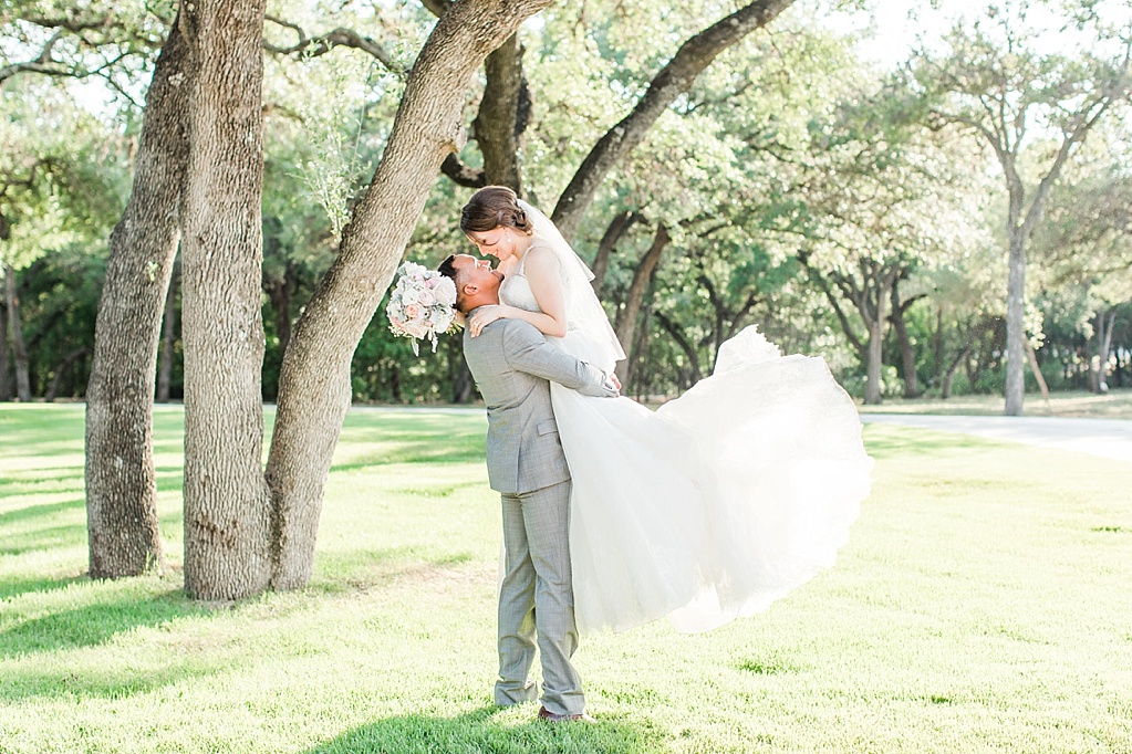 A Blush Vintage Summer Wedding at The Chandelier of Gruene in New Braunfels Texas by Allison Jeffers Photography 0110