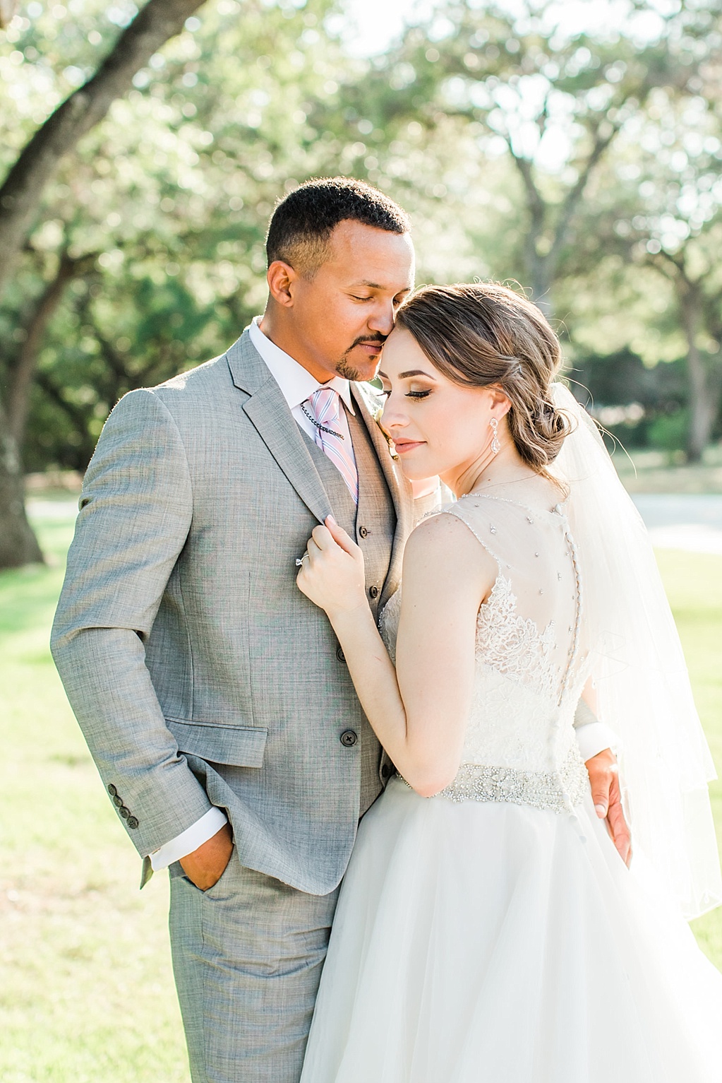 A Blush Vintage Summer Wedding at The Chandelier of Gruene in New Braunfels Texas by Allison Jeffers Photography 0116
