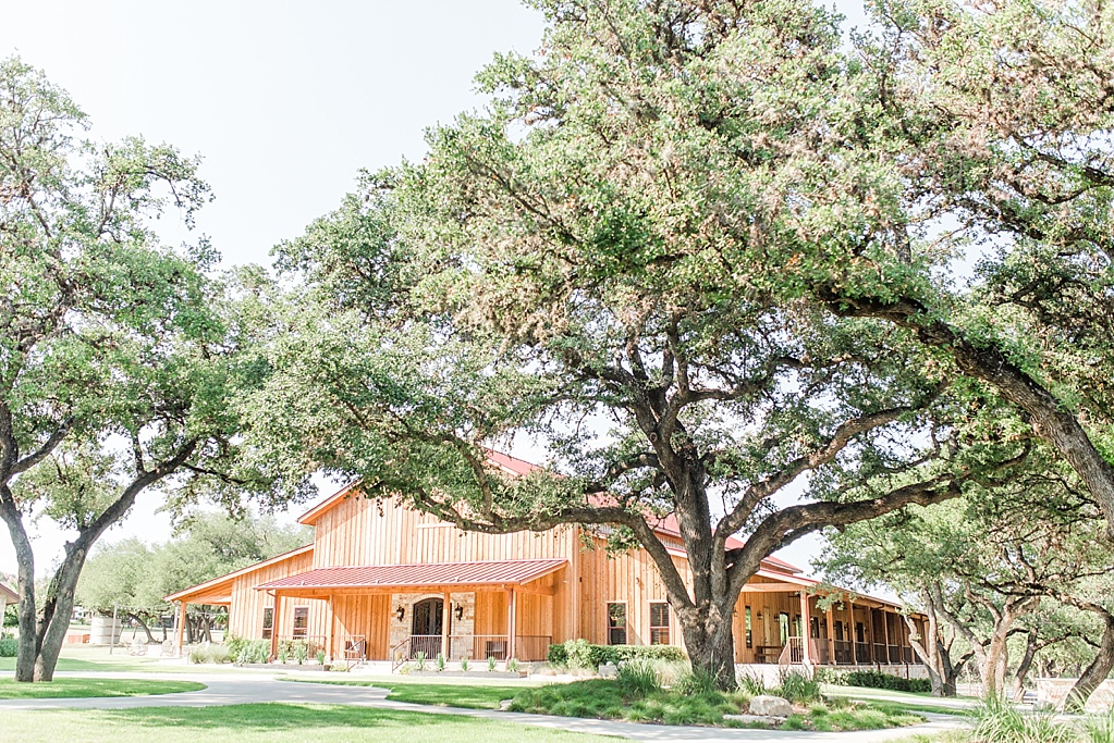 A Blush Vintage Summer Wedding at The Chandelier of Gruene in New Braunfels Texas by Allison Jeffers Photography 0167