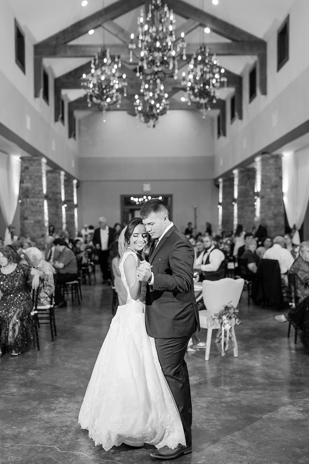 A lavender and ivory summer wedding at the lodge at country inn cottages in Fredericksburg tx by Allison Jeffers photography 0161