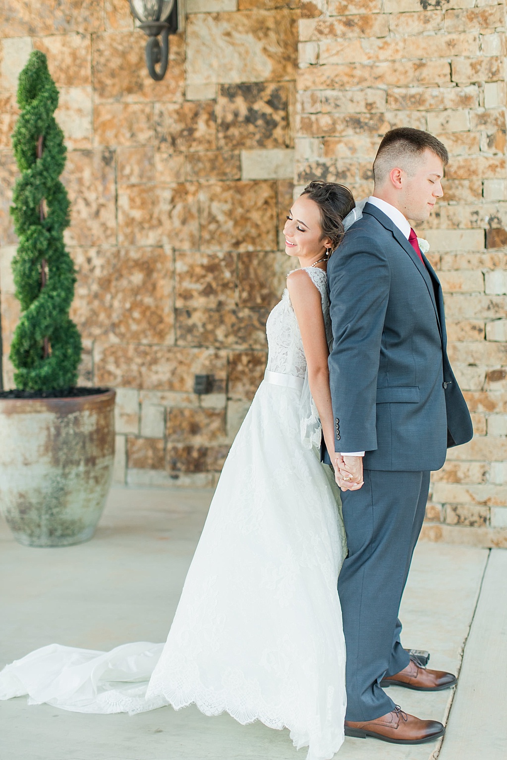 A lavender and ivory summer wedding at the lodge at country inn cottages in Fredericksburg tx by Allison Jeffers photography 0204