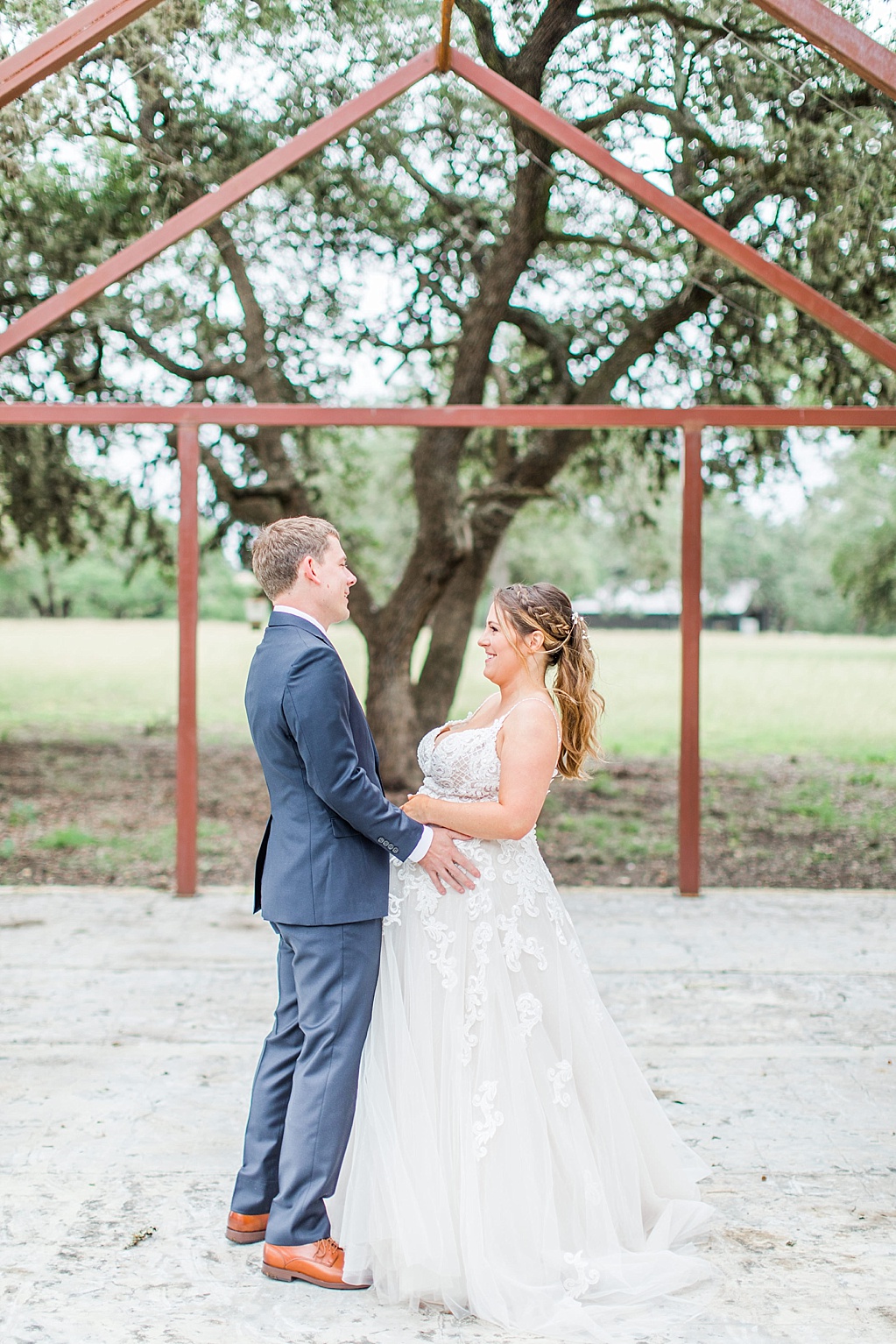 The Oaks at Boerne Wedding Photos by Allison Jeffers Photography 0028