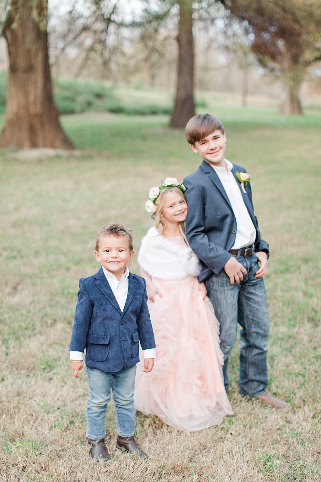 Intimate Fall wedding with over the top flowers in Utopia Texas by Allison Jeffers Photography 0084
