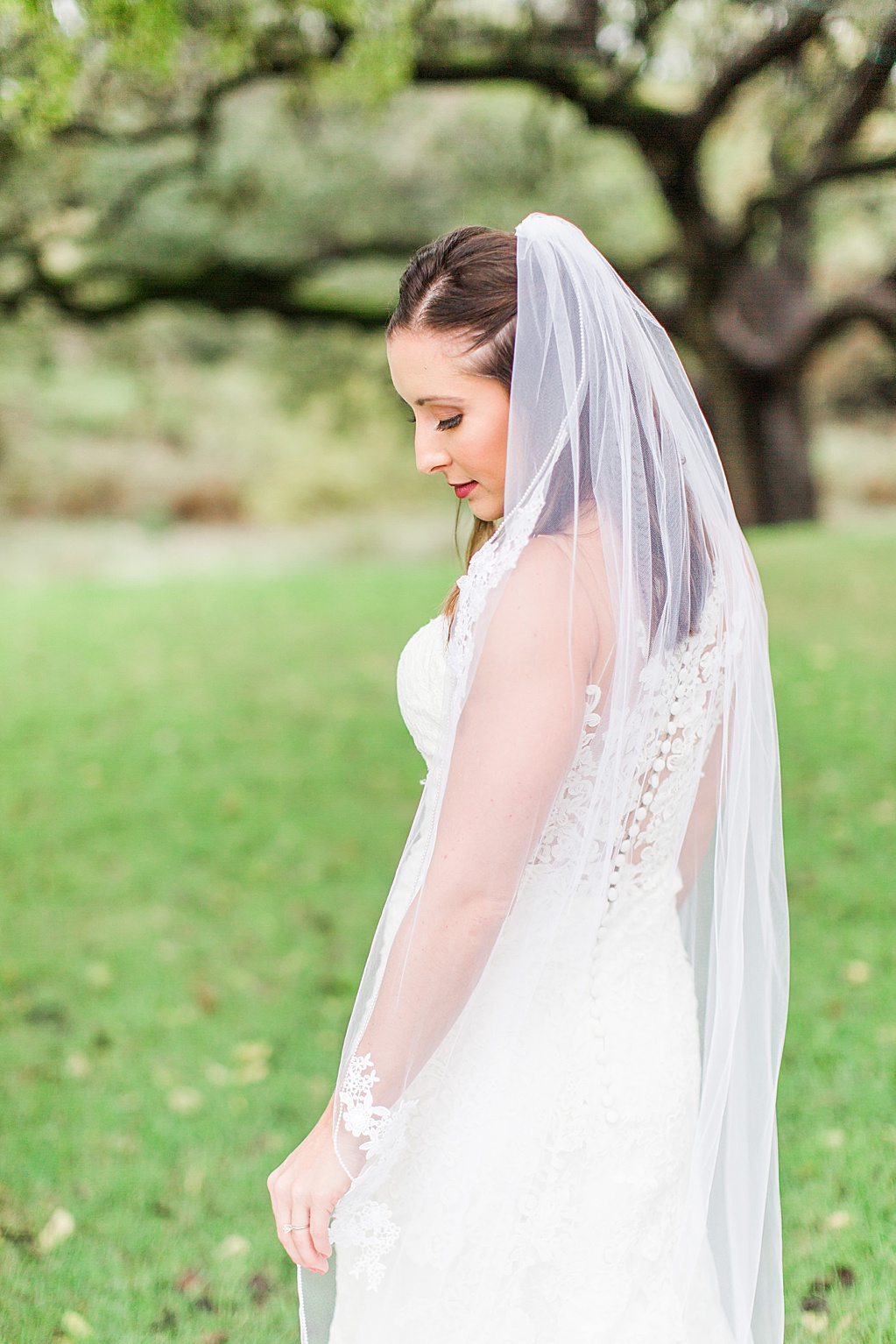 Rainy day bridal session at sisterdale dancehall in boerne texas 0008