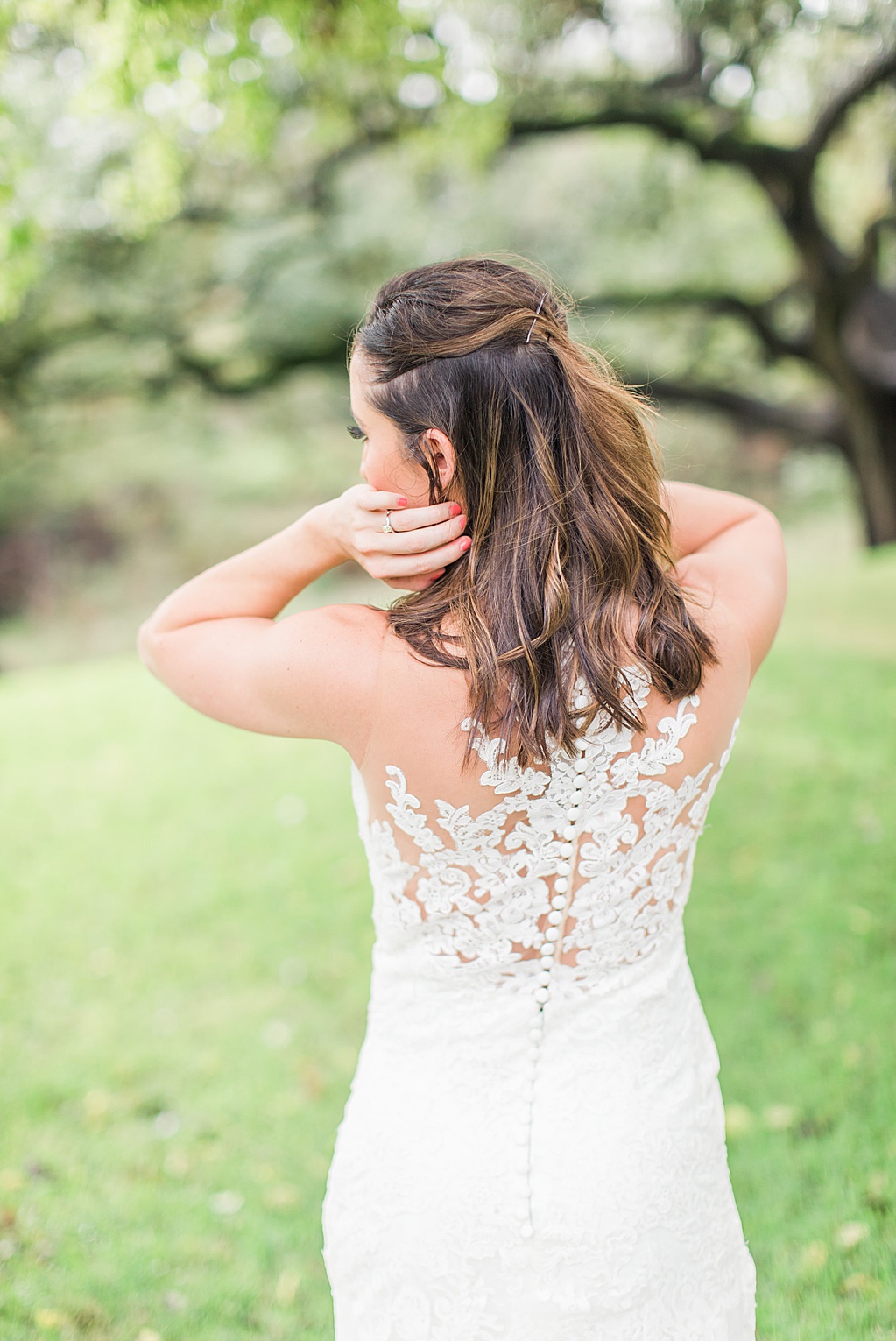 Rainy day bridal session at sisterdale dancehall in boerne texas 0010