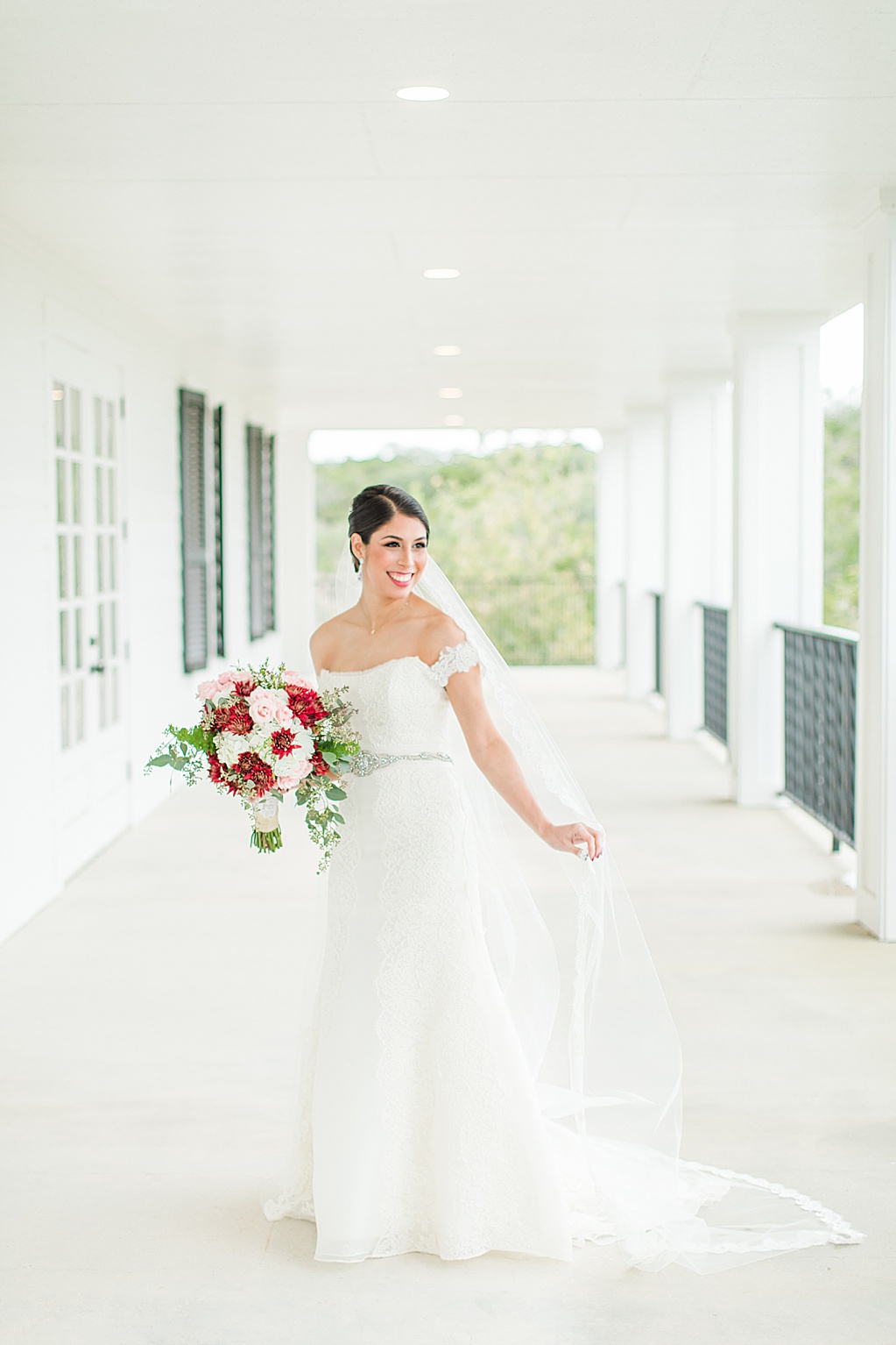 Winter Wedding at Kendall Plantation Hill Country Wedding Venue by Allison Jeffers Photography 0033