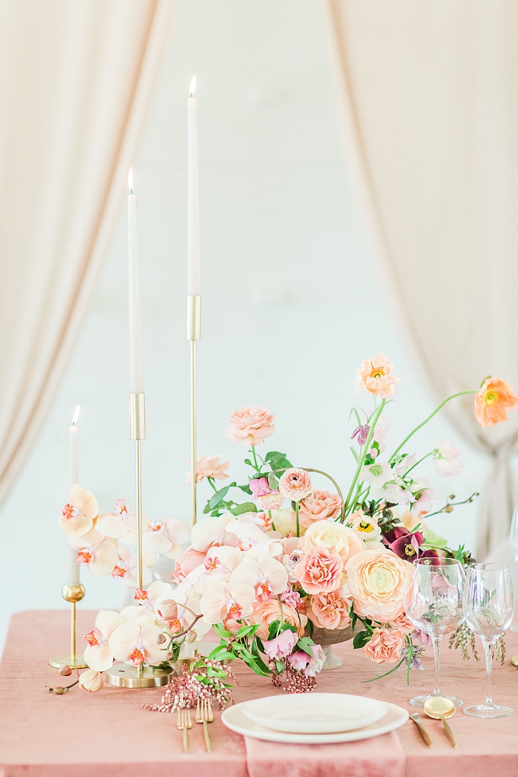 Blush mauve peach and coral wedding inspiration at Prospect House in Dripping Springs Texas wedding venue by Allison Jeffers Photography 0004