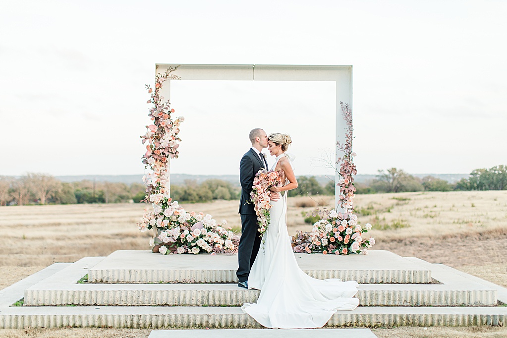 Blush mauve peach and coral wedding inspiration at Prospect House in Dripping Springs Texas wedding venue by Allison Jeffers Photography 0058