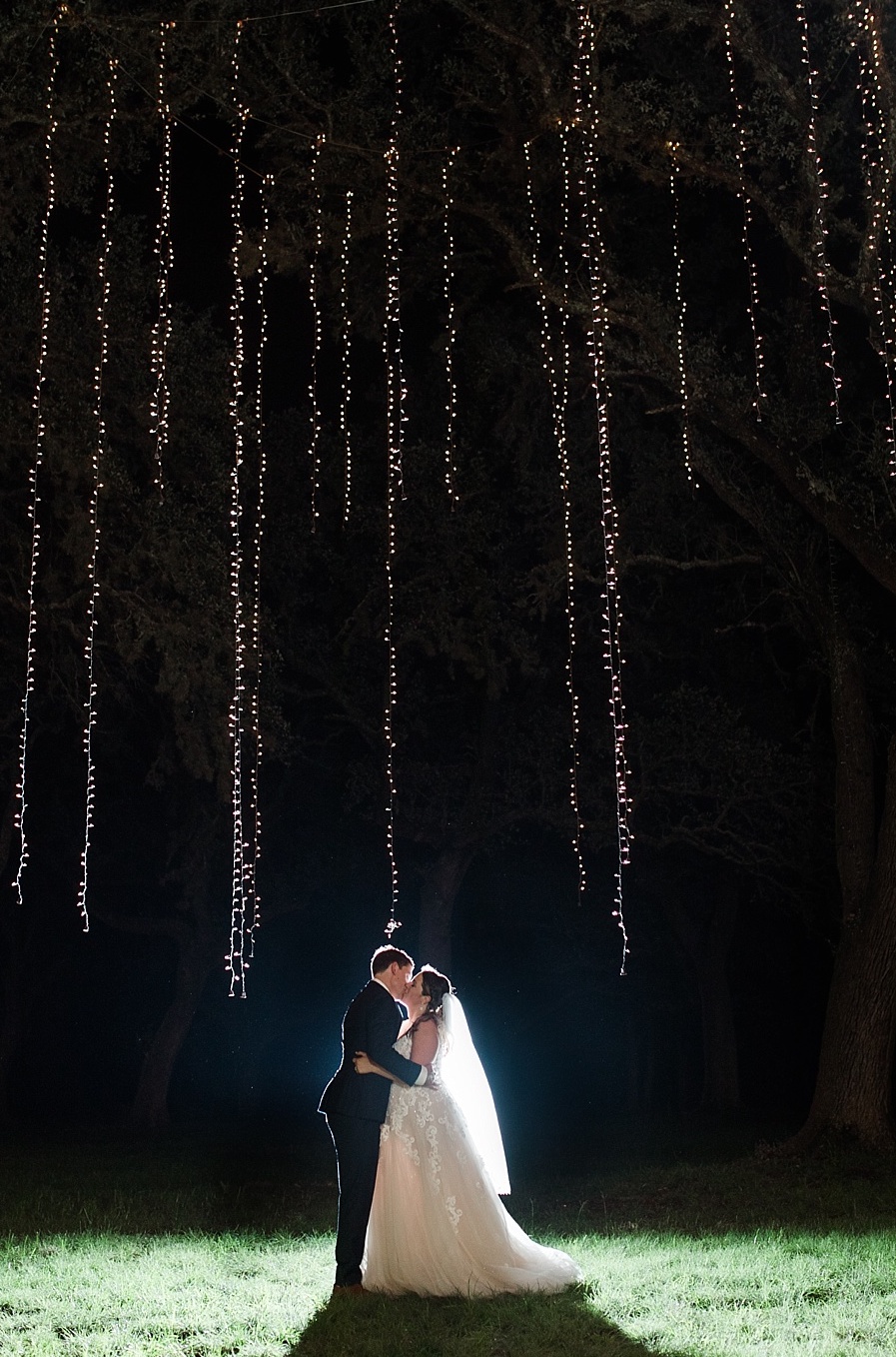 The Oaks at Boerne Wedding Photos by Allison Jeffers Photography 0151