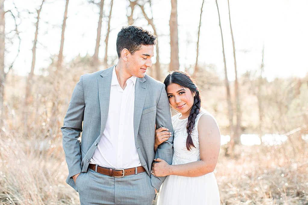 cibolo nature center engagement session in Winter with golden grass 0001