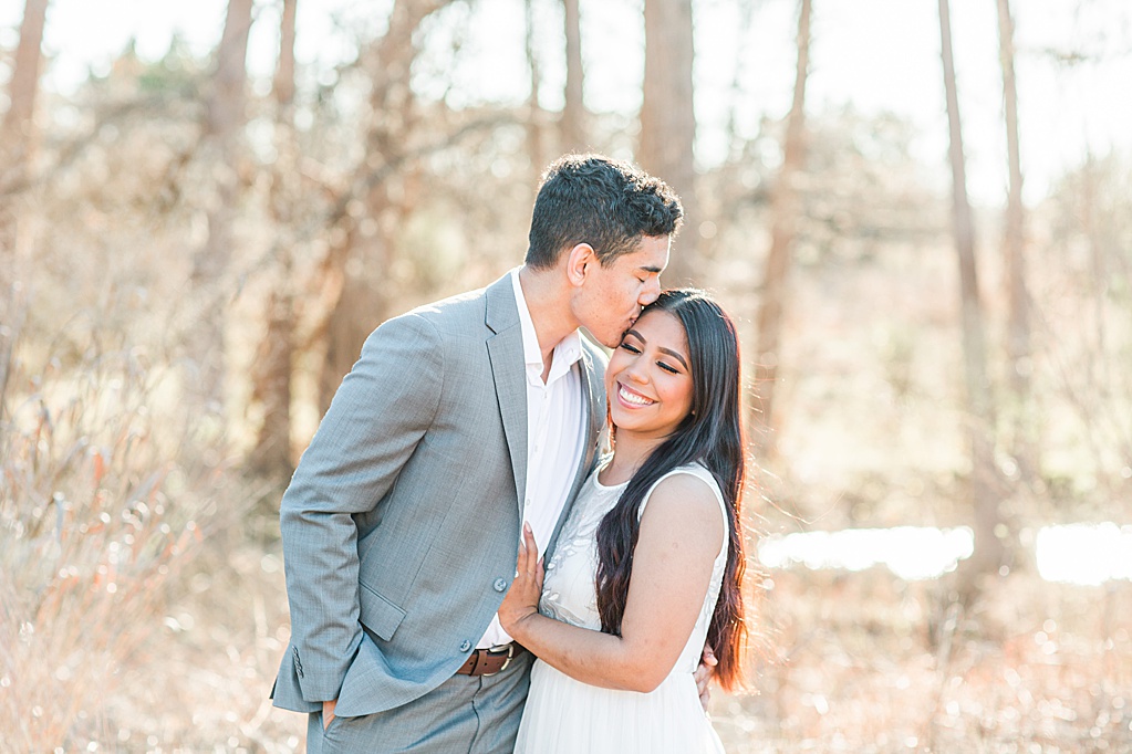 cibolo nature center engagement session in Winter with golden grass 0002