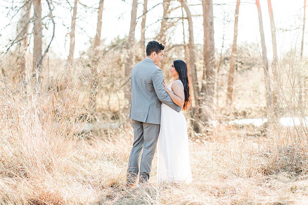 cibolo nature center engagement session in Winter with golden grass 0006
