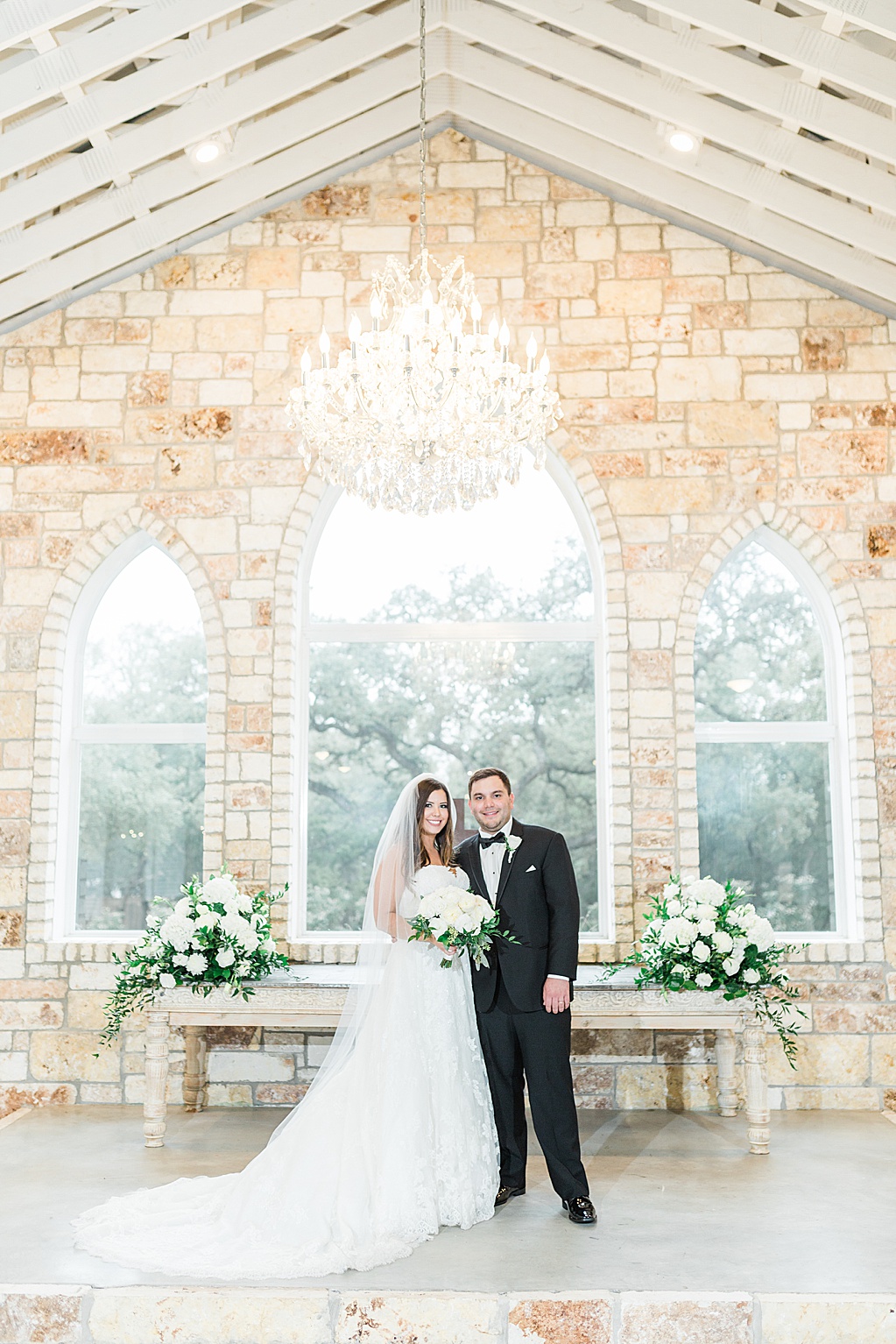 A Rainy Day Black and White Wedding at The Chandelier of Gruene 0051
