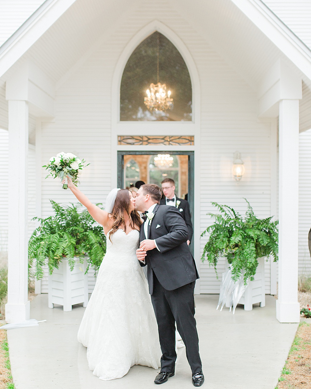 A Rainy Day Black and White Wedding at The Chandelier of Gruene 0109