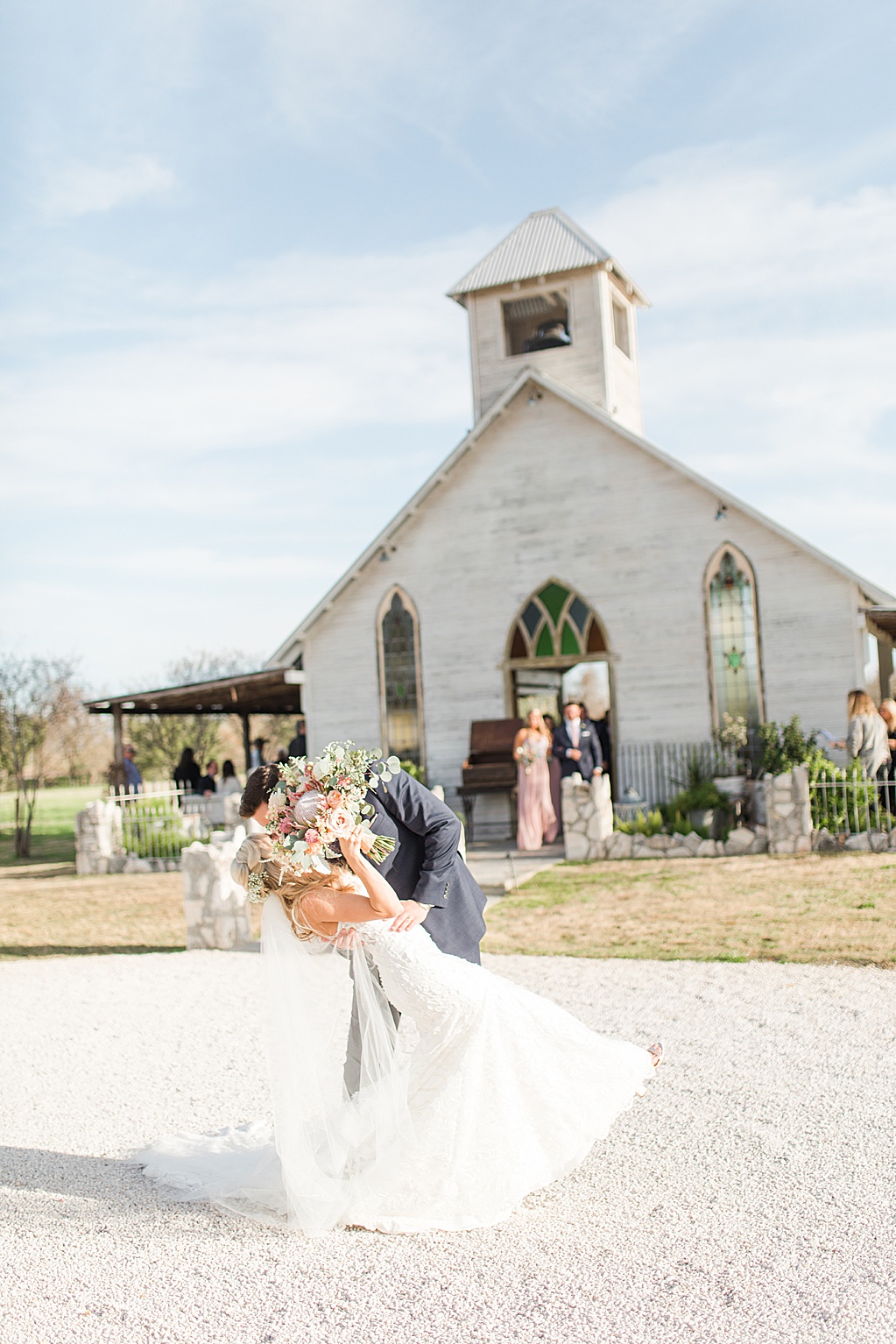 Gruene Estate Spring Wedding in New Braunfels Texas by Allison Jeffers Photography 0078