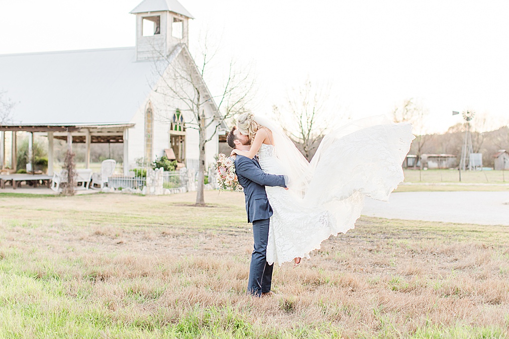 Gruene Estate Spring Wedding in New Braunfels Texas by Allison Jeffers Photography 0105