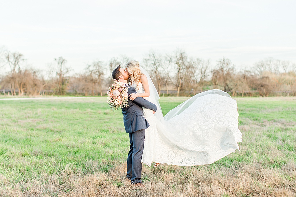 Gruene Estate Spring Wedding in New Braunfels Texas by Allison Jeffers Photography 0107