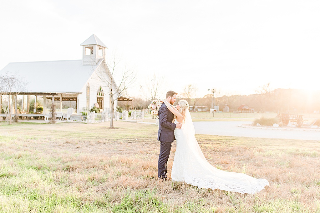 Gruene Estate Spring Wedding in New Braunfels Texas by Allison Jeffers Photography 0115