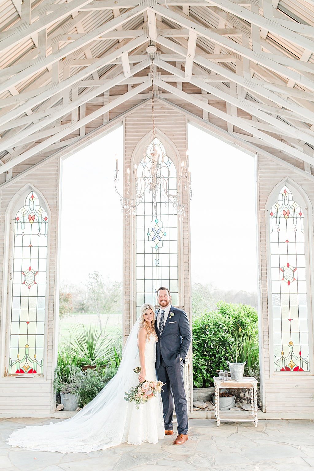 Gruene Estate Spring Wedding in New Braunfels Texas by Allison Jeffers Photography 0116