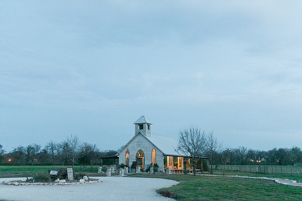 Gruene Estate Spring Wedding in New Braunfels Texas by Allison Jeffers Photography 0174