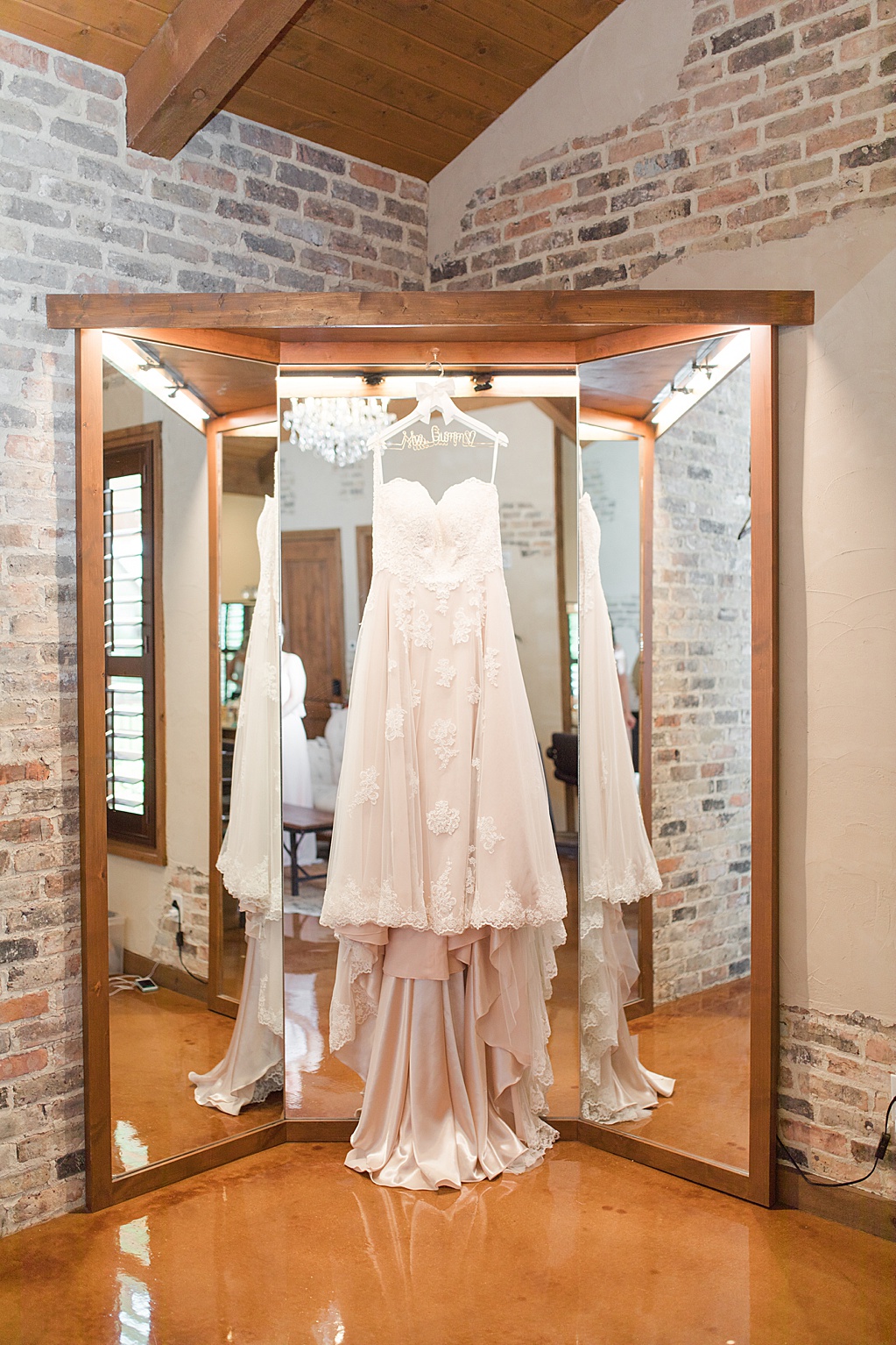 A spring blush and navy wedding at The Chandelier of Gruene Wedding Venue in New Braunfels Texas 0008