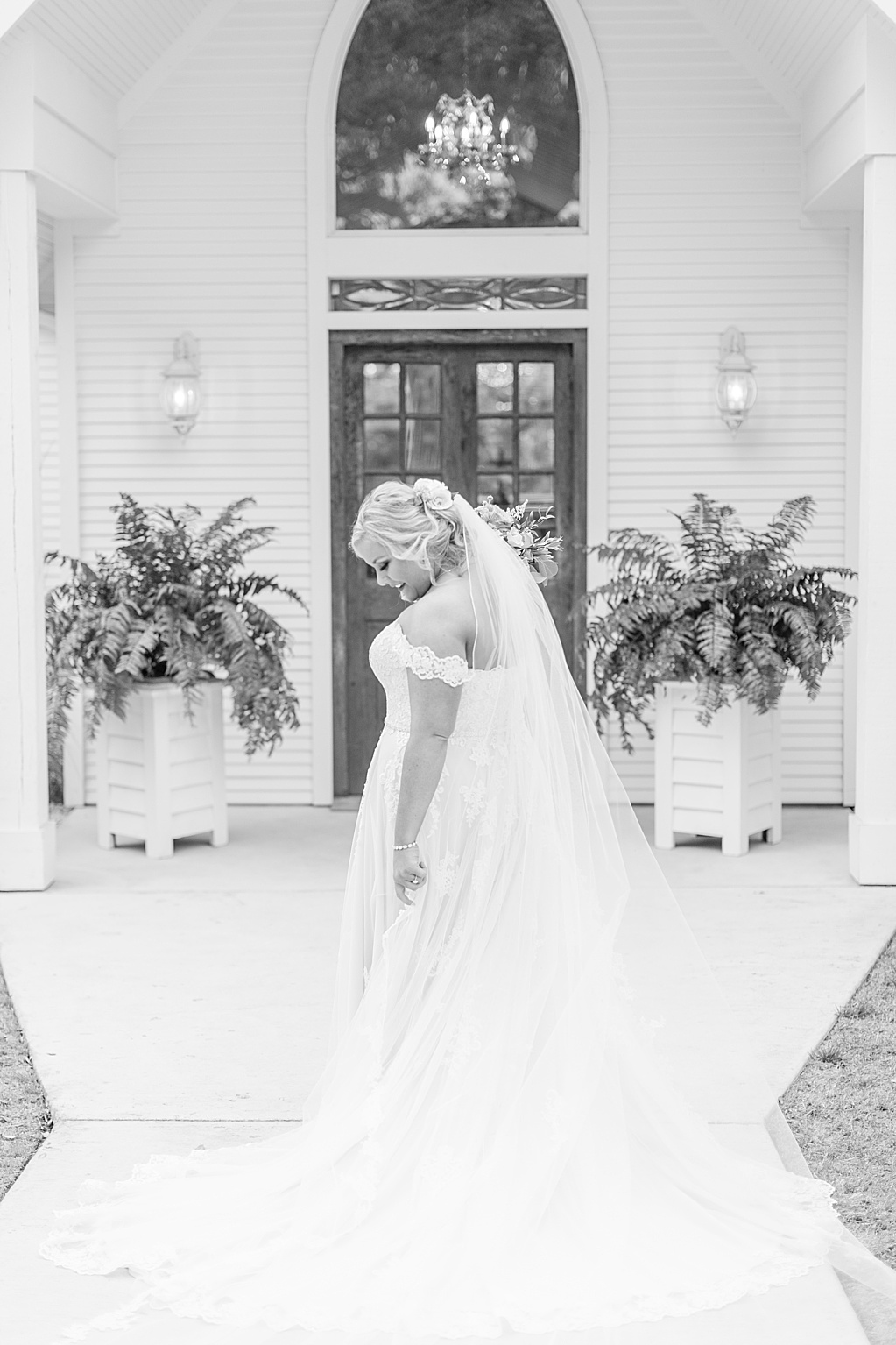 Spring Bridal Photos at The Chandelier of Gruene in New Braunfels texas 0027