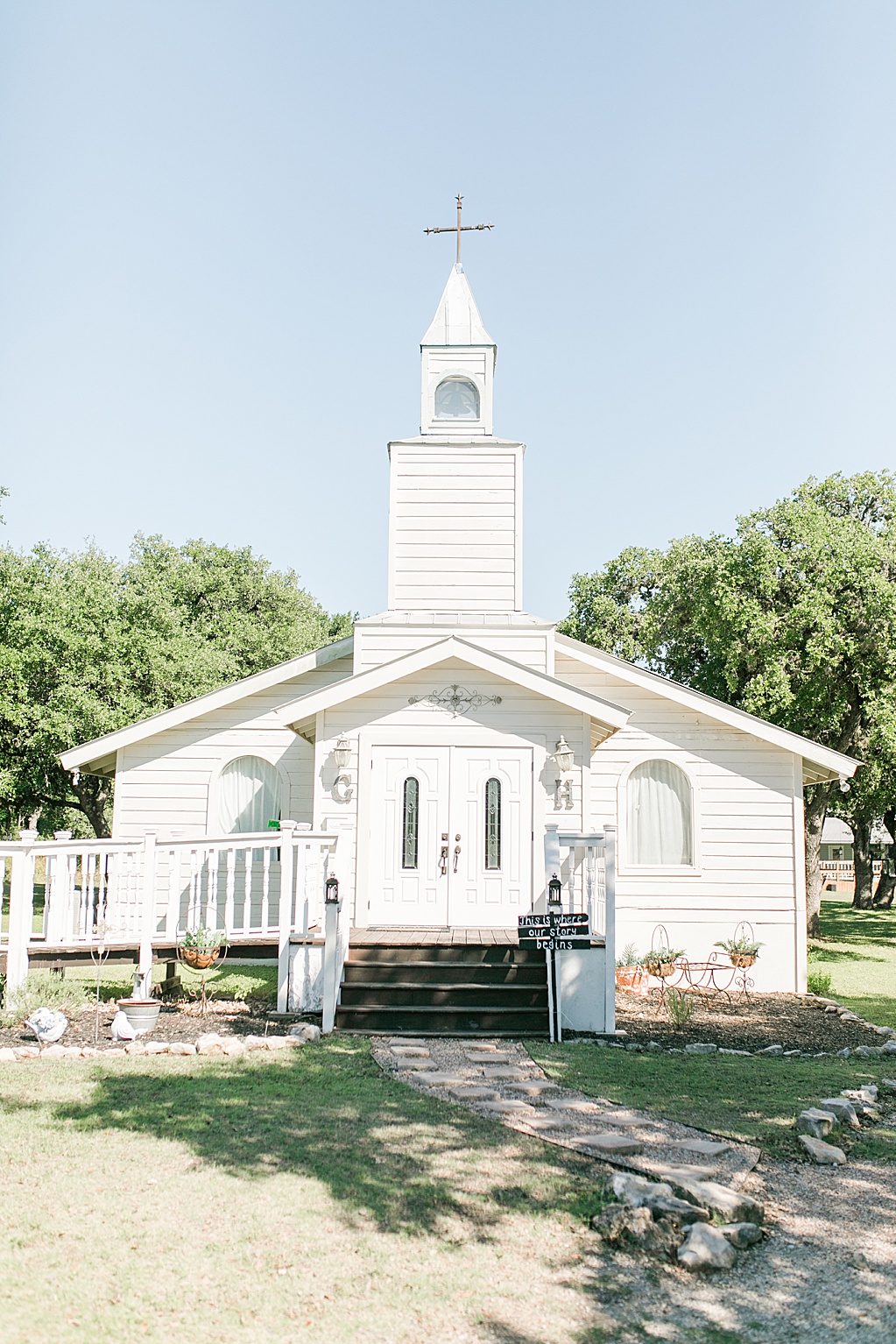 Summer chapel wedding at Garden Heights in San Antonio Texas 0002