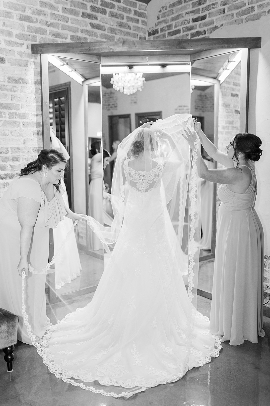 Fall Wedding at The Chandelier of Gruene in New Braunfels Texas by Allison Jeffers Photography 0058