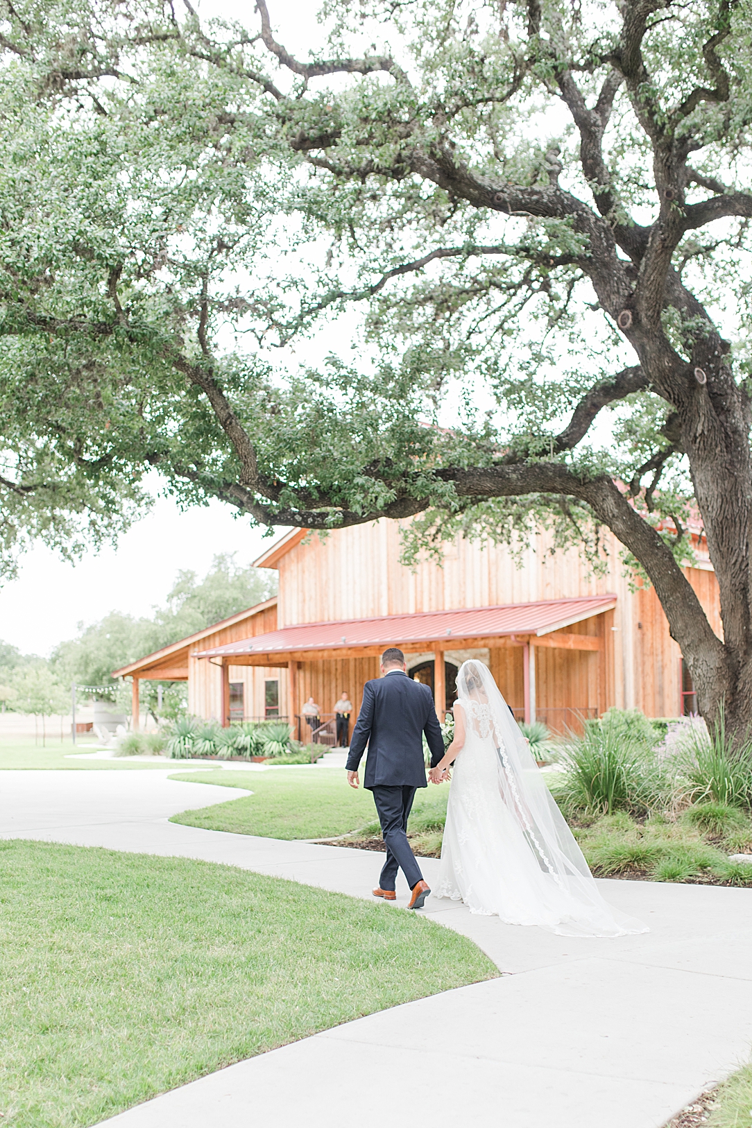 Fall Wedding at The Chandelier of Gruene in New Braunfels Texas by Allison Jeffers Photography 0085