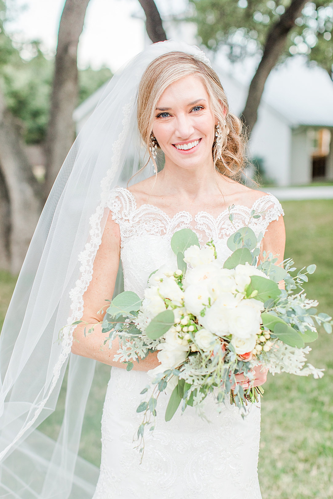 Fall Wedding at The Chandelier of Gruene in New Braunfels Texas by Allison Jeffers Photography 0127