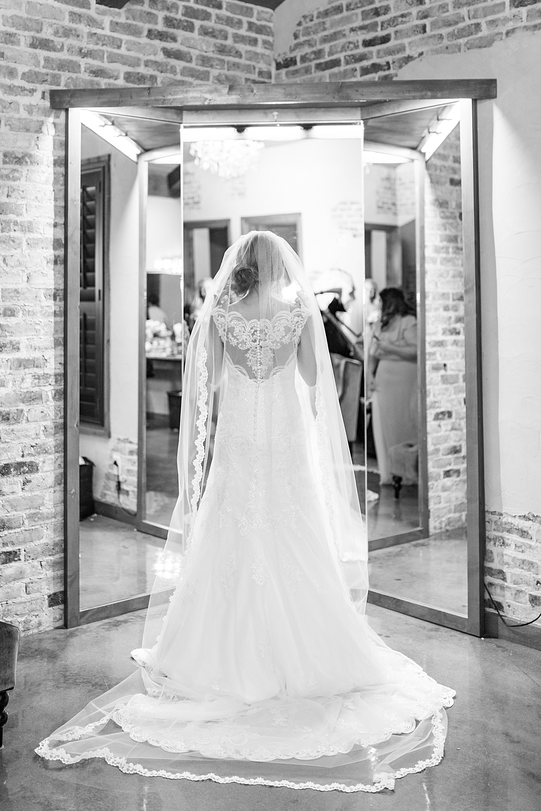 Fall Wedding at The Chandelier of Gruene in New Braunfels Texas by Allison Jeffers Photography 0186