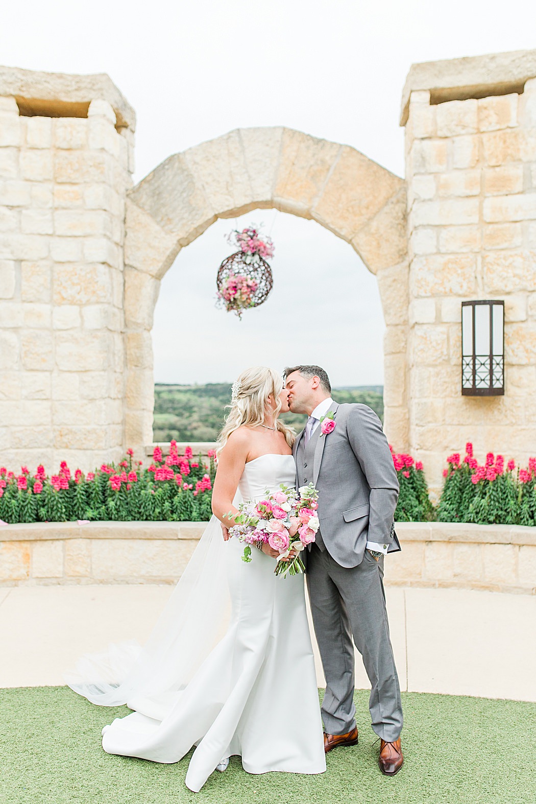 La Cantera Resort Wedding photos in San Antonio Texas by Allison Jeffers Photography 0183