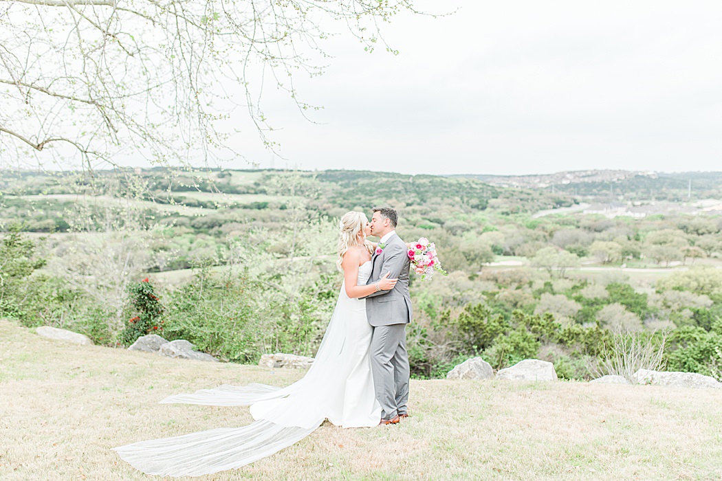 La Cantera Resort Wedding photos in San Antonio Texas by Allison Jeffers Photography 0184